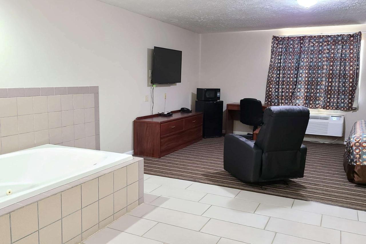 Desoto Inn & Suites Missouri Valley Екстер'єр фото